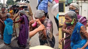 ஆவேசமாக கலெக்டர் ஆபீசுக்கு வந்த 4 பாட்டிகள்.. அதிலும் 97 வயது முருகம்மாள் இருக்காரே.. ஆடிபோன மக்கள்
