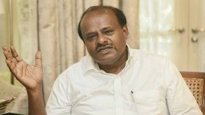 மத்திய அரசின் விவசாய சட்டங்களை கொஞ்ச நாளைக்கு பயன்படுத்தி பார்க்கலாமே- சொல்வது கர்நாடகா 'குமாரசாமி' 