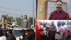 'தேவர் சிலை' முன்பு 'தேவர் மகனுக்கு' வரவேற்பு.. கமல் வருகையால் கலகலத்த உசிலம்பட்டி! 