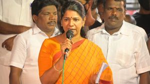 சொல்வது ரொம்ப ஈஸி... செய்யனும்ல... அது திமுகவால் தான் முடியும்... கமலுக்கு பதிலடி கொடுத்த கனிமொழி..!