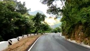 கொடைக்கானலுக்கு உருவானது இன்னொரு பாதை.. 40 கிமீ சுற்றி செல்ல தேவையில்லை.. அற்புதமான அடுக்கம் பாதை! 