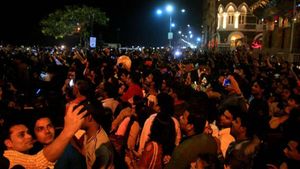 2-வது அலை எச்சரிக்கை ...இரவு நேர ஊரடங்கு...புத்தாண்டு பார்ட்டிக்கு தடை... கர்நாடகா முடிவு! 
