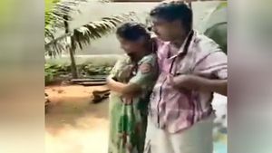 குமரியில் ஷாக்..  காப்பாற்ற போய்.. லைட்டரை தட்டிவிட்ட காவலர்.. கருகிய கணவன் - மனைவி! 