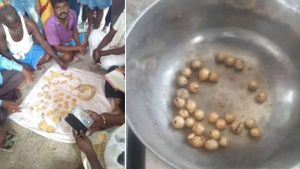 5 பெரிய ஆரம், 23 நெத்தி சுட்டி, ஒட்டியாணம்.. 561 கிராம் நகைகளை அரசிடம் ஒப்படைத்த உத்தரமேரூர் மக்கள் 