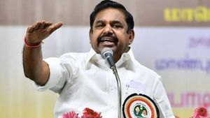 ஸ்ரீபெரும்புதூர் ஆதி கேசவ பெருமாளை தரிசித்த கையோடு ஸ்டாலினுக்கு எதிராக அனலை கக்கிய முதல்வர் 