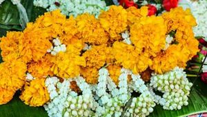 முருகனுக்கு அரோகரா... மகிழ்ச்சியில் பூரிக்கும் பூ விவசாயிகள் 