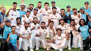 அனுபவம் இல்லாத  சின்னஞ்சிறு புலிக்குட்டிகள் சிங்கத்தை அதன் குகையிலேயே வீழ்த்தியது எப்படி? 