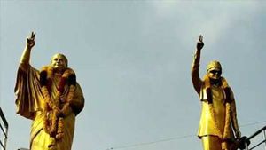 எம்ஜிஆர், ஜெயலலிதாவுக்கு மதுரை அருகே பிரமாண்ட கோவில்.. முதல்வர் திறந்து வைத்தார்! குவிந்த தொண்டர்கள்