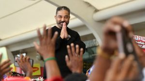 காவல் துறைக்கு பல சோலிகள் இருக்கு.. பேனரை அவிழ்ப்பது உங்கள் பணியில்லையே.. கமல் கடும் தாக்கு! 