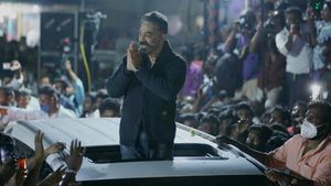 சினிமாக்காரனாக பார்க்கவில்லை... மாற்றத்தின் கருவியாக மக்கள் என்னை பார்க்கிறார்கள் -கமல் 