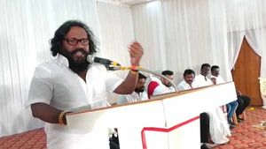 சசிகலாவை ஈசியாக எடை போட வேண்டாம். வெயிட் அண்ட் சி'.. பல விஷயங்களை போட்டுடைத்த கருணாஸ்! 