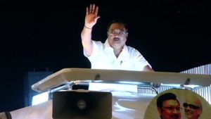 'எத்தனையோ பேரை மந்திரியாக்கினேன்'.. 'எவனுக்கும் நன்றியில்லை'.. ஆதரவாளர்களிடம் மு.க.அழகிரி ஆதங்கம்..!