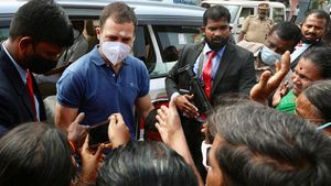தமிழக அரசை கட்டுப்படுத்துவது போல்.. தமிழக மக்களையும் கட்டுப்படுத்த நினைத்தால் அது நடக்காது- ராகுல் 
