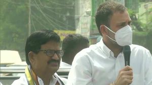 ஒரு கை பார்க்க கோவை வந்தார் ராகுல் காந்தி -  3 நாட்கள் சூறாவளி தேர்தல் பிரச்சாரம் 