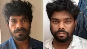 பேஸ்புக் காதலனை சந்திக்க கால்டாக்ஸி டிரைவரிடம் உதவி கேட்ட மாணவி.. நடந்த விபரீதம் 