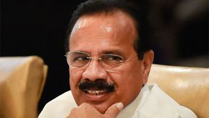 மத்திய அமைச்சர் சதானந்த கவுடா திடீரென மயங்கி விழுந்ததால் பரபரப்பு 