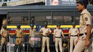 மண்டை மேல இருக்க கொண்டைய மறந்துட்டோமே...மொபைல் போனால் சிக்கிய கடத்தல்காரர்கள் 