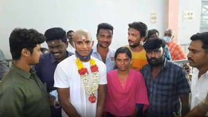  அன்று தோனி.. இன்று நட்டு - பழனி முருகன் கோவிலில் மொட்டை அடித்த நடராஜன் 