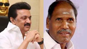 புதுவையில் காங்கிரஸை கழற்றிவிடுகிறது திமுக? என்.ஆர். காங்கிரஸுடன் கூட்டணி? 