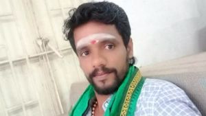 மனைவியின் கள்ளத்தொடர்பு..  வாட்ஸ் ஆப் ஸ்டேட்டஸ் வைத்துவிட்டு கணவன் தற்கொலை 