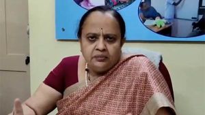 கொரோனா தடுப்பூசி போடாமலே சும்மா நடித்தார்களா டாக்டர்கள்? வைரலான வீடியோ.. விசாரிச்சா மேட்டரே வேற 