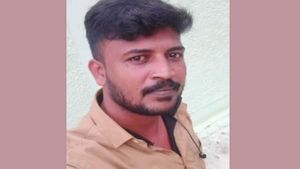 ஆணுறுப்பு சிதைக்கப்பட்ட நிலையில் நடுரோட்டில் பிணமாக கிடந்த இளைஞர்! மதுரையில் கொடூரம் 