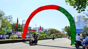 கட்-அவுட் கலாச்சாரத்தை விமர்சனம் செய்த பாஜகவா இது.. ரூல்சை மீறி.. புதுச்சேரியில் திடீர் கட்-அவுட்கள்