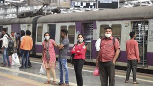  மீண்டும் வேகமெடுக்கும் கொரோனா... மாலை 5 மணி டூ காலை 5 மணி  வரை ஊரடங்கு... மகாராஷ்டிரா பரிசீலனை! 