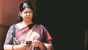 காவல்துறை அதிகாரிக்கே பாதுகாப்பற்ற நிலையில் தமிழகம் உள்ளது - கனிமொழி கண்டனம் 