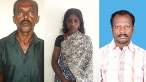 மணிமேகலையுடன் கள்ளக்காதல்.. கண்டித்த ராஜேஷ்.. அம்மிக்கல்லை தூக்கி போட்ட மலைச்சாமி.. தேனியில் ஷாக்! 