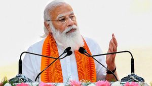 வெற்றி வேல் வீர வேல் என்று முழங்கி தமிழகத்தில் தேர்தல் பிரச்சாரத்தை தொடங்கினார் மோடி 