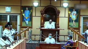 மக்களால் தேர்வு செய்யப்பட்ட அரசை ஏன் புறக்கணிக்கிறீர்கள்.. நாராயணசாமி ஆவேச கேள்வி 