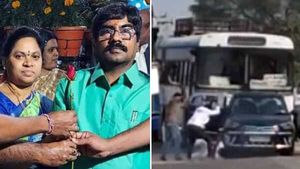 நடு ரோட்டில் வைத்து... சரமாரியாக வெட்டி கொல்லப்பட்ட வக்கீல் தம்பதி... தெலங்கானாவில் பரபரப்பு