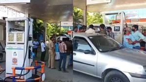 45 லிட்டர் கொள்ளளவு காருக்கு 47 லிட்டர் பெட்ரோல் எப்படி நிரப்ப முடியும்..  பெட்ரோல் பங்கில் ஷாக்! 