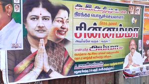 அதிமுக பொதுச் செயலாளரே.. தியாகத்தின் அடையாளமே.. சசிகலாவை வாழ்த்தி மதுரையில் அதிமுக பிரமுகர் போஸ்டர் 