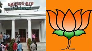3 நியமன எம்.எல்.ஏக்கள் மூலம் புதுச்சேரியில் காங். அரசை கவிழ்த்தது பாஜக! 