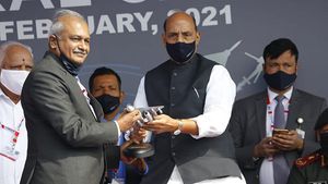 பல முனையிலும் அச்சுறுத்தல்.... ஆனா ஒருபய தொடமுடியாது... நாம எப்பவும் அலர்ட்.... ராஜ்நாத் சிங் உறுதி!