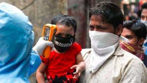 அண்டை மாநிலங்களில் கொரோனா தீவிரம் - கர்நாடகாவிற்குள் நுழைய கடும் கட்டுப்பாடு அமல் 