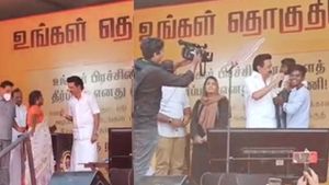 ஐயா குழந்தையை காணோம் ... பதறியடித்து ஓடி வந்த தாய்... குழந்தையை கண்டுபிடித்து ஒப்படைத்த ஸ்டாலின்! 
