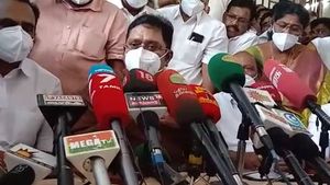 சட்டசபை தேர்தலில் சசிகலா போட்டியிடுவதற்காக சட்ட ரீதியான முயற்சிகள்... டிடிவி தினகரன் 