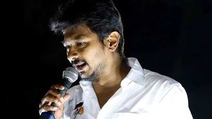  தேனியில் ஓபிஎஸ்சை வெளுத்து வாங்கிய உதயநிதி..  கையோடு வெளியிட்ட அறிவிப்பு தான் ஹைலைட்! 