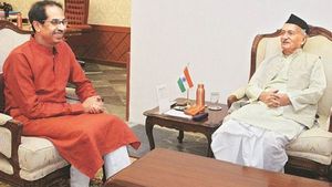 தயவு செய்து கவர்னரை திரும்ப பெறுங்க... மத்திய அரசிடம், மஹாராஷ்டிரா கோரிக்கை! எதுக்கு தெரியுமா! 
