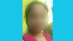 காப்பு காட்டில்.. நிர்வாணமாக பெண் சடலம்.. சிதறி கிடந்த ஜீன்ஸ், டாப்ஸ்.. டாஸ்மாக் எதிரே.. ஷாக்! 