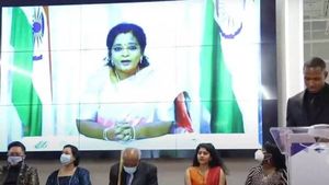 அரசியல்வாதி மட்டுமல்ல அன்பான அக்கா தமிழிசை சவுந்தராஜனுக்கு மகளிர் தினத்தில் சர்வதேச விருது 