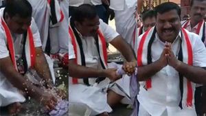 சூப்பர்.. துணி துவைத்து கொண்டிருந்த பெண்.. அருகில் சென்ற வேட்பாளர்.. 