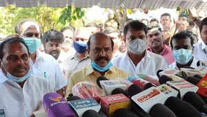 அதிமுக ஹாட்ரிக் வெற்றி உறுதி.. கையில் இருக்கு 