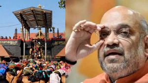 கோவில் பிரச்சினையில் அரசு மூக்கை நீட்டக்கூடாது.. கேரளாவில் சபரிமலை விவகாரத்தை கையிலெடுத்த அமித்ஷா! 