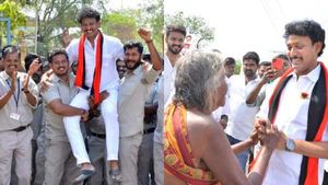 தம்பி நீ ஏன் அலையுற... பூரா ஓட்டும் உனக்குத் தான்... அன்பில் மகேஷை நெகிழ வைத்த மூதாட்டி..! 