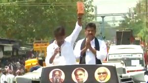 பாஜக கட்டிய எய்ம்ஸ் இதுதான்.. ஒற்றை செங்கல்லை காட்டி கலாய்த்த உதயநிதி.. கூட்டத்தில் குபீர் சிரிப்பலை