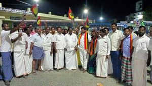 அதிமுக கூட்டணியில் இருந்து விலகி தேமுதிக தனித்துப் போட்டி?. பட்டாசு வெடித்து தொண்டர்கள் உற்சாகம் 